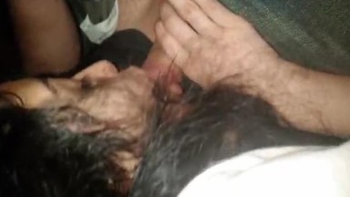 Seks bertiga dengan dua pria di dalam mobil | pornstar