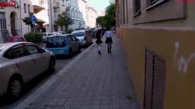 Seks bertiga di luar ruangan dengan 2 gadis remaja asing | barat