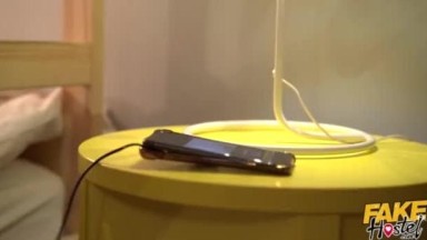 Rae Lil Black orgasme keras di adegan Hostel Palsu pertamanya | barat