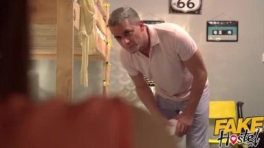 Bintang porno remaja Jepang Fake Hostel dibanting vaginanya dalam HD | barat