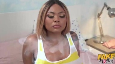 Feromon membuat gadis-gadis berdada besar dan berpantat besar menjadi sangat terangsang | barat