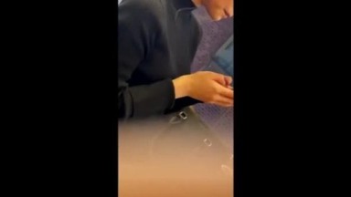 dengan kuncir kuda dan garis leher dan kaki yang indah] Intip bagian dalam roknya | japan