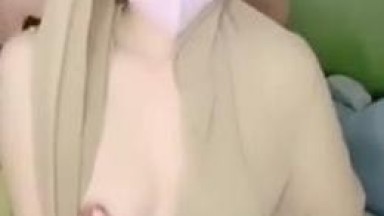 cewek jilbab colmek sambil live | kingbokep