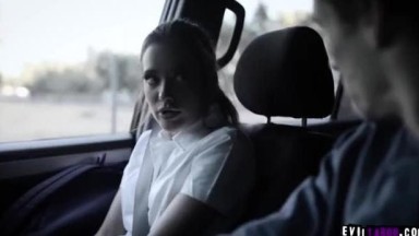 Anak tiri remaja disetubuhi dua kali oleh saudara tiri dan pacar | barat