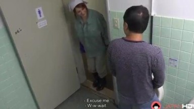 wanita tukang bersih bersih ini di sodorkan totong sama pria tidak di kenal | japan