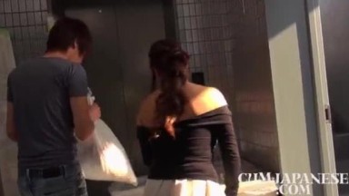 Ibu Tiri Jepang yang Seksi Menyerah pada Provokasi Anak Tirinya | japan