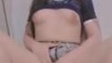 wanita ini tidak memakai sempak