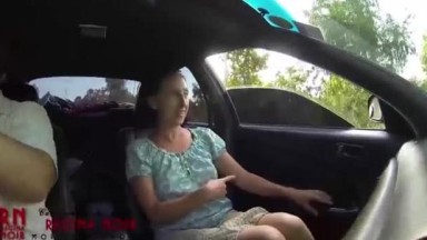 pasangan ini melakukan seks dengan dag dag an di tengah tengah perkampungan