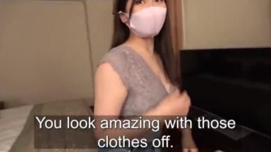 Wanita cantik dengan payudara besar, besar