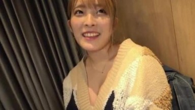 gadis jepang ini sangat cantik dengan menampakan belahan nenen