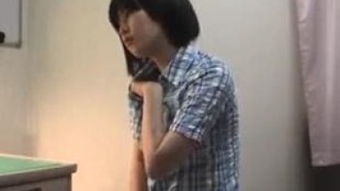 Rekaman kamera tersembunyi seorang mahasiswi berdada besar berusia 20 tahun