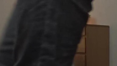 tetapi ayah mertuanya menemukan celah kecil