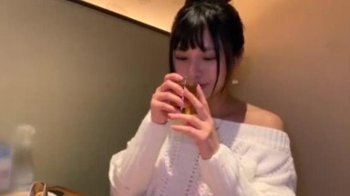 Si cantik berdada kecil menggoda dan bercinta