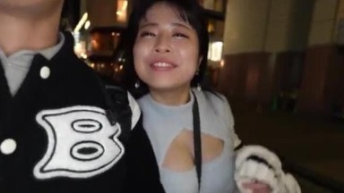 gadis toket gede memandang nya tidak ada bosan