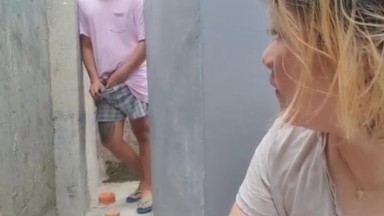 bagus kali badan nya pass lagi benerin pot bunga