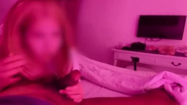 wajah wanita ini tidak kelihatan saat di kamera