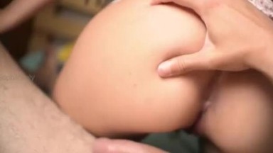 Vagina perawan menerima creampie untuk pertama kalinya dan dia menyukainya | pepek-cantik