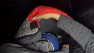 Aku pergi berkemah dengan saudara tiriku yang berpantat besar dan aku menidurinya di dalam tenda | pepek-cantik