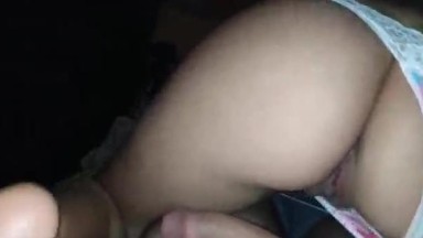 Adik tiriku yang jalang duduk di atas penisku seperti seorang koboi dengan vaginanya yang basah | pepek-cantik