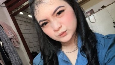 cowok menghisap memek nya