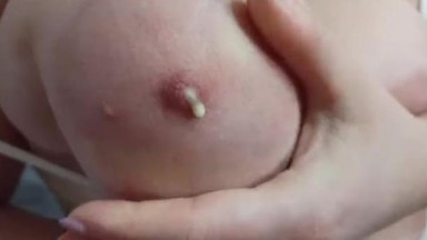 Cewek berdada besar meraih penisnya dan membiarkan dia meniduri lubang manisnya | pepek-cantik