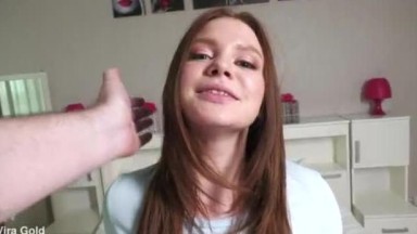 Anal Pertama untuk Emily Ratakovski Berdada Besar 19 Tahun di Kamar Tidur dengan Ayah Tiri