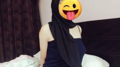 Bu Guru Jilbab Baju Batik Dientot