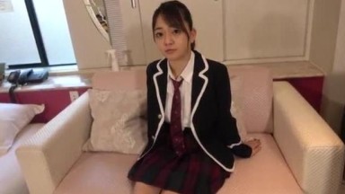 gadis cantik amatir Jepang berusia 18 tahun berseragam