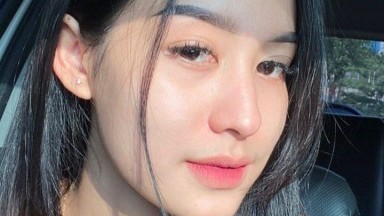 wanita cantik bugil di kamar mandi