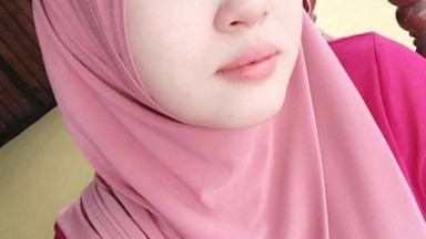 gadis hijab pepek yang merah di perkosa kontol gede