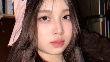 wanita rambut pirang yang sangat manis ini colmek