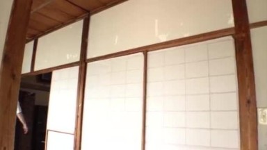 Untuk menenangkan putranya yang telah kembali ke rumah setelah sekian lama