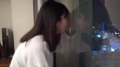 berdua di kamar hotel, suasana hangat berubah jadi cerita manis penuh debar