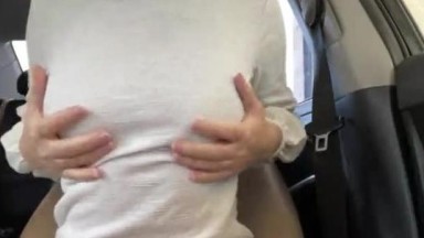 Masturbasi jarak dekat di tempat parkir utama