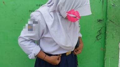 ✓ Di sepong adik kelas di wc sekolah