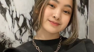 kontol uwak ini bedaki jadi wanita nya meludah