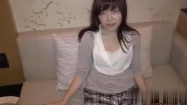 kisah cinta yang tak terlukis kata hanya terasa hangat setiap kali aku menggenggam tangannya