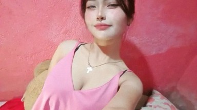 cewek kaos pink ini colmek di kamar nya sendiri