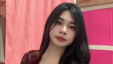 gadis dengan kebaya merah sukak istong