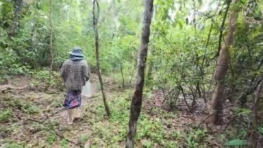 Penduduk desa Thailand amatir berhubungan seks di hutan umum