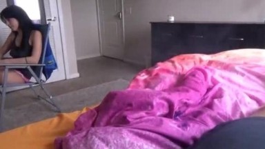 Kakak Tiri Berbagi Kamar dengan Kakak Tiri yang Mesum