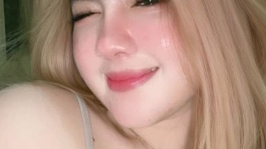 mereka melakukan adegan kuda kuda an di jalan