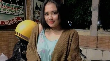 meesum dengan ibu tiri enak banget walaupun pepek nya becek