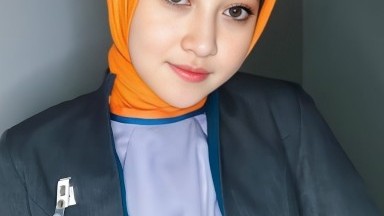 wanita ini naik pangkat  Pembina Muda  karena mau hubungan badan