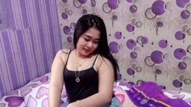 wanita cantik semok ini sepong