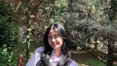 gara gara lihat kawan main di hotel wanita omek di rumahnya