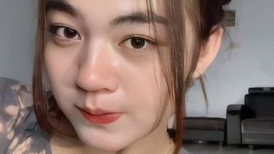 wanita cantik kalem ini omek di kamar mandi