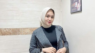 wanita hijab kenikmatan sampek tidak sadar kan diri