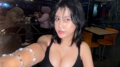 Takut ketahuan akhirnya colmek di kamar mandi