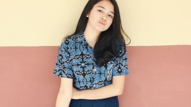 anak smp lagi colmek di kamar mandi di gangguin